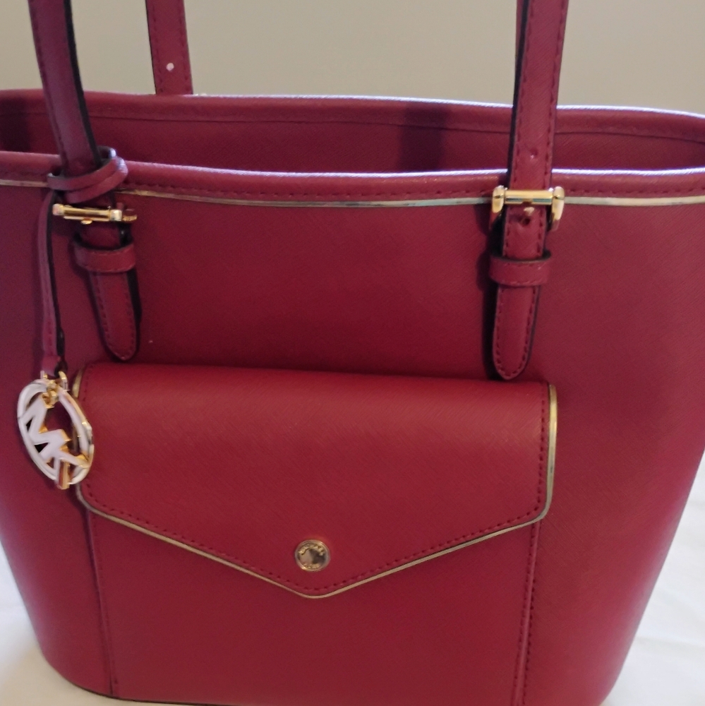 Stylish Purses, Wallets and Wristlets Collection - Picture 6 of 16